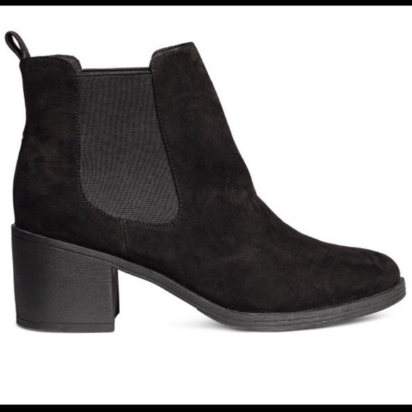 Divided Shoes - ! H&M Divided Black Faux Suede Chelsea Bootie 39